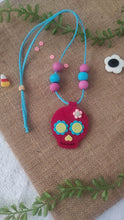 Load image into Gallery viewer, Spooky skull Necklace - white
