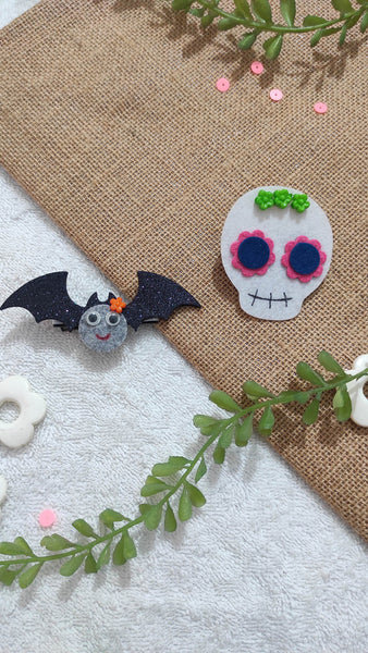 Set of 2 spooky bat and skull face alligator clip  - Multicolor