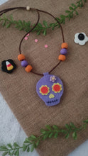 Load image into Gallery viewer, Spooky skull  Necklace  - white
